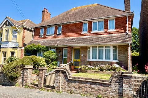 3 bed property, in Havelock Road, £260,000