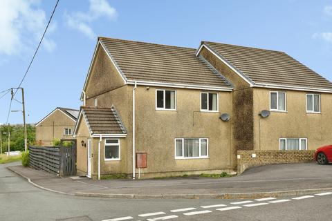 3 bed property, in Lauderdale Road, £175,000