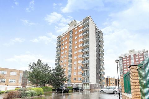 2 bed property, in Lakeside Rise, £115,000