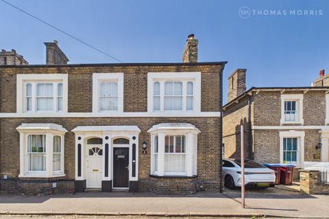 3 bed property, in Station Road, £425,000