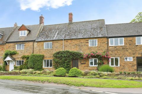 3 bed property, in The Green, £325,000