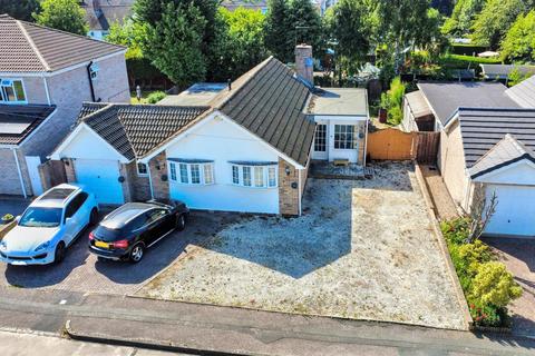 3 bed property, in Silverwood Close, £400,000