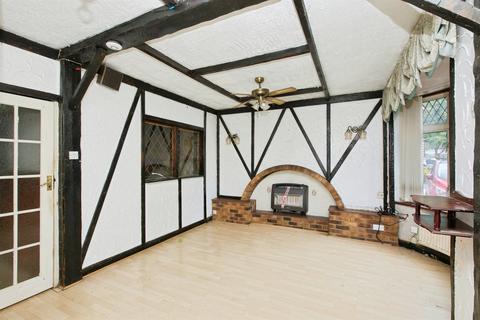 3 bed property, in Carlton Avenue, £210,000