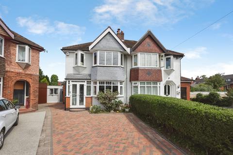 3 bed property, in Fernwood Croft, £465,000