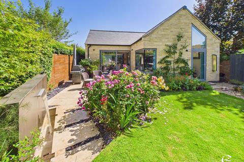 3 bed property, in Bowling Green Lane, £625,000