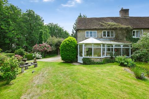 2 bed property, in Leggatt Hill, £650,000