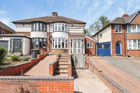 4 bed property, in Colebourne Road, £370,000
