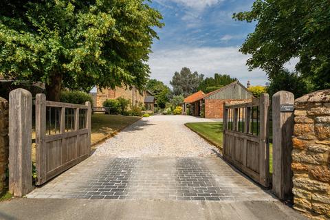 5 bed property, in Carpenters Yard, £1,250,000