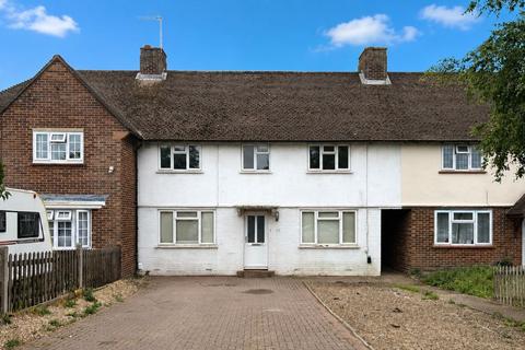 4 bed property, in Burwood Road, £425,000