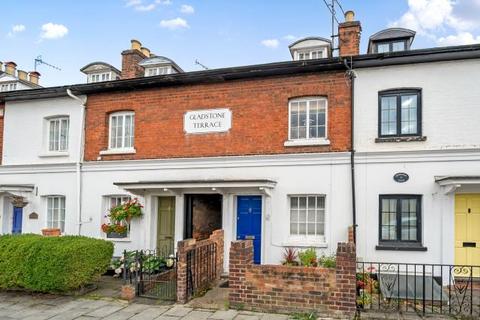 3 bed property, in Reading Road, £450,000