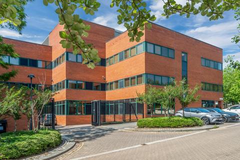 2 bed property, in Charter House, £205,000