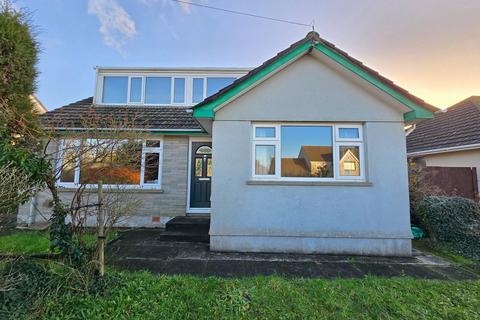 3 bed property, in Broad Park Road, £250,000