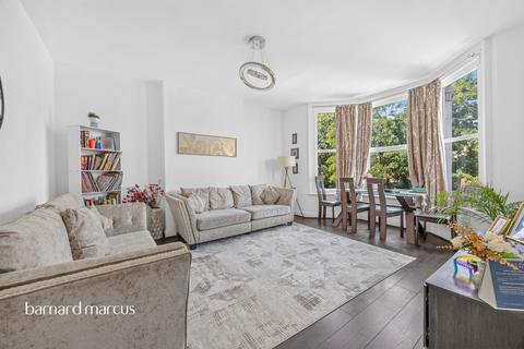 2 bed property, in Waddon Road, £350,000