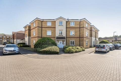 1 bed property, in Martingale Chase, £140,000