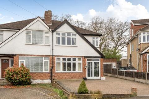 3 bed property, in Oakdene Drive, £650,000