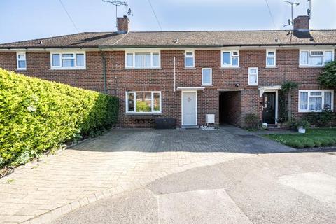 2 bed property, in Oakdene, £415,000