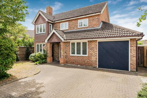 4 bed property, in Cherwell Close, £575,000