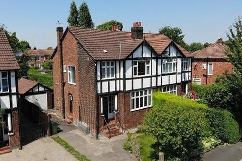 3 bed property, in Abingdon Road, £450,000