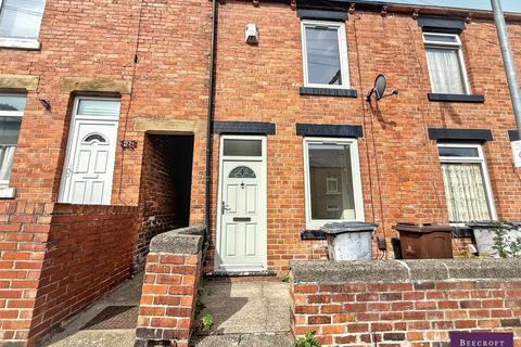 2 bed property, in Cherry Tree Street, £125,000