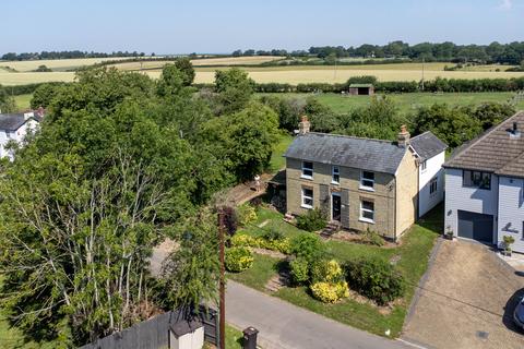 3 bed property, in Payne End, £550,000