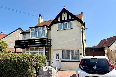 3 bed property, in Abbey Road, £380,000