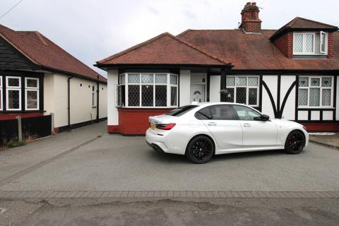 4 bed property, in Cranston Park Avenue, £700,000