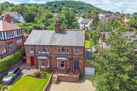 4 bed property, in Red Lane, £750,000