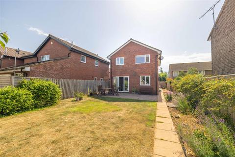 4 bed property, in Moor End, £700,000