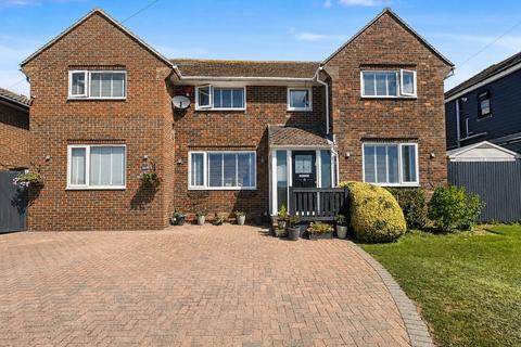 6 bed property, in Rodmell Avenue, £950,000