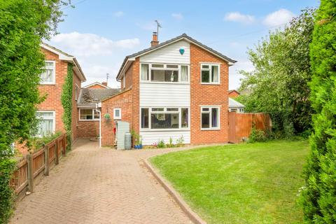3 bed property, in Berry Way, £440,000