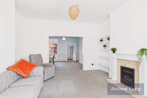 2 bed property, in St Vincent Street, £89,950