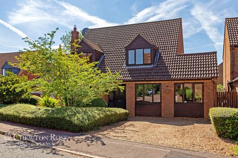 4 bed property, in Shuttleworth Grove, £575,000