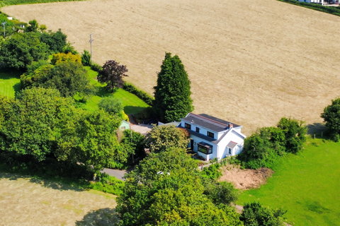 3 bed property, in Bethesda Cottage, £395,000
