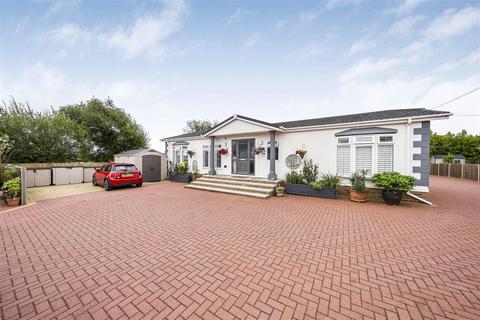 2 bed property, in Crouch Lane, £349,950