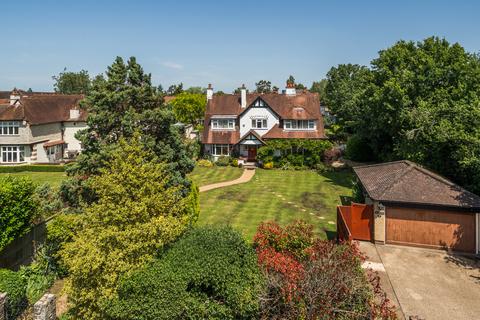 4 bed property, in Fulmer Way, £1,595,000