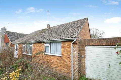2 bed property, in Elms Close, £360,000