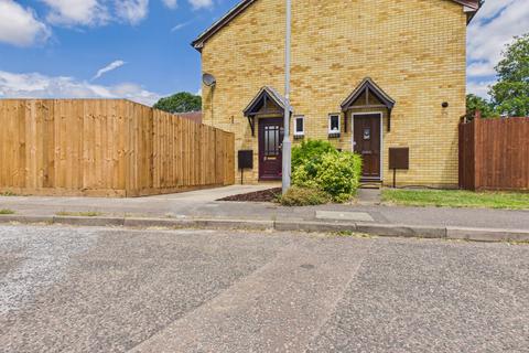 1 bed property, in Field Way, £240,000