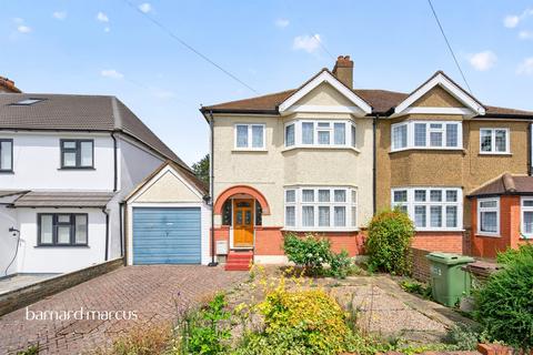 3 bed property, in Courtenay Road, £600,000