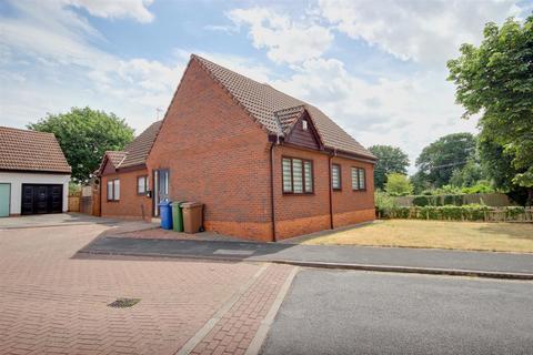 3 bed property, in White House Close, £340,000