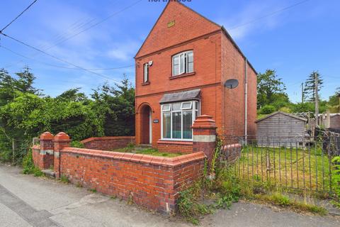 2 bed property, in Bethania Road, £260,000