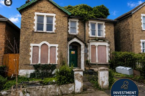 6 bed property, in Westdown Road, £800,000
