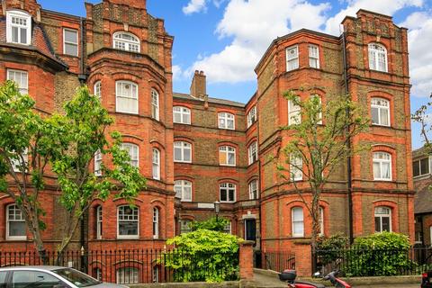 1 bed property, in Greyhound Road, £395,000