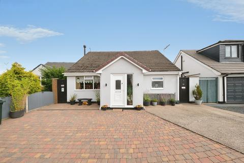 3 bed property, in St. Lawrence Road, £300,000