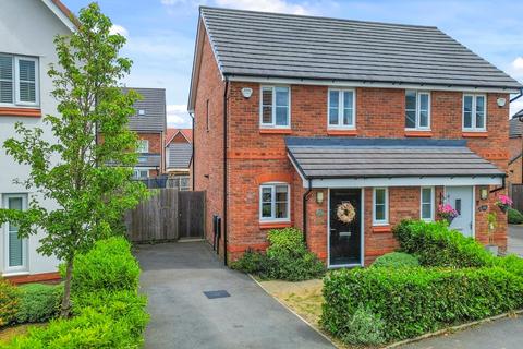 2 bed property, in Coates Avenue, £225,000