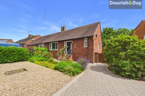 2 bed property, in Millicent Close, £240,000