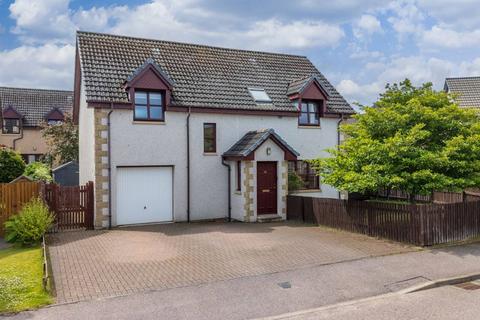 4 bed property, in Knockomie Rise, £285,000