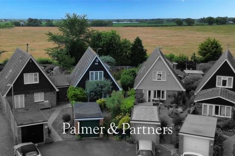 2 bed property, in The Crescents, £375,000