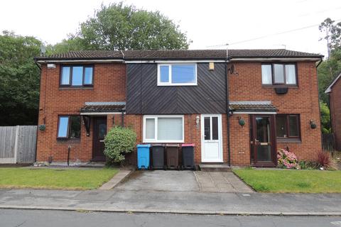 2 bed property, in Moss Lane, £118,000