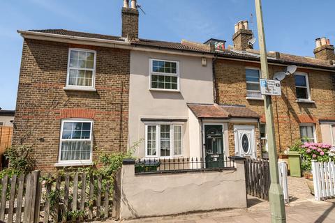 2 bed property, in Cowper Road, £425,000