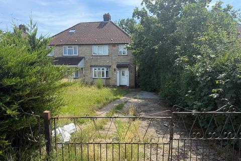3 bed property, in Gainsborough Road, £500,000